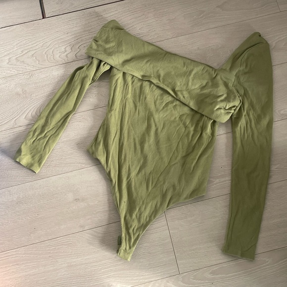 Off the shoulder bodysuit - Picture 3 of 4